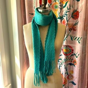 🎁🎁Holiday Flash Sale🎁🎁 EUC Banana Republic Factory Knit Patterned Scarf